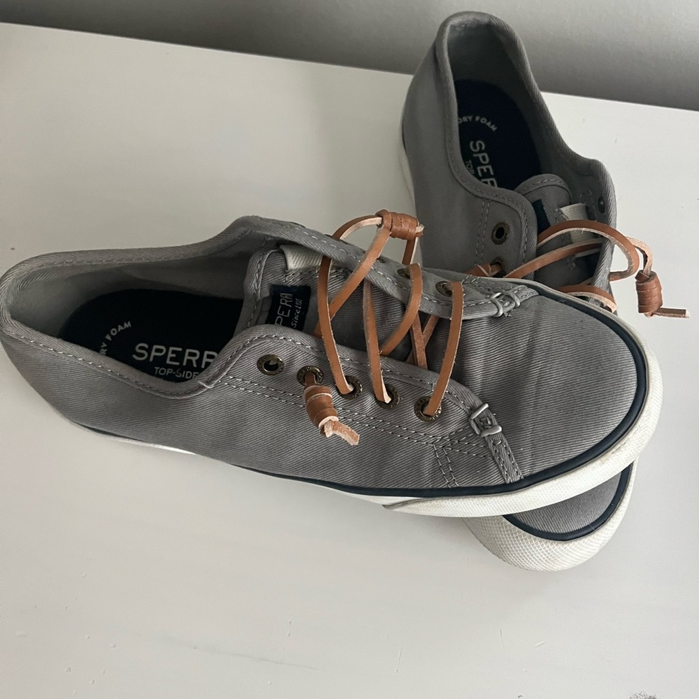 sperry sneakers blue. sized 5.5